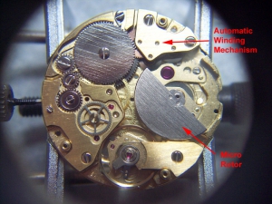 Widok mechanizmu po demontażu komplikacji chronografu